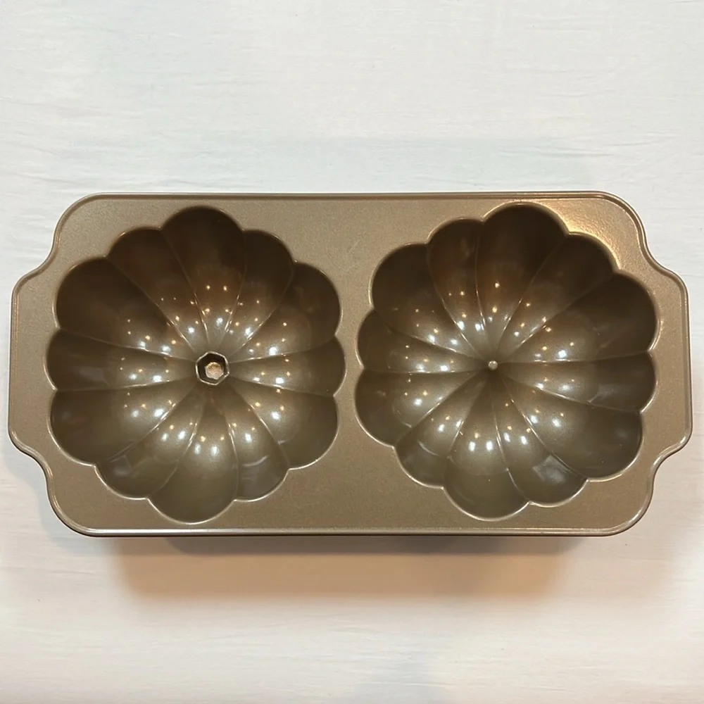 Pumpkin Cake pan. - Picture 2 of 7